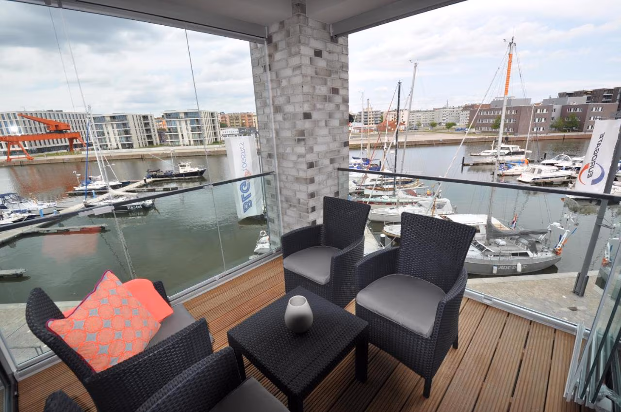 Apartment mit Balkon