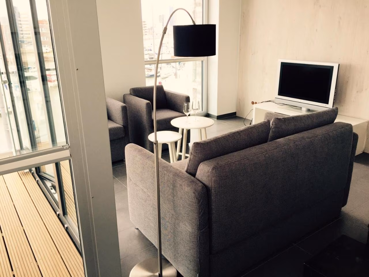 Apartment mit Balkon