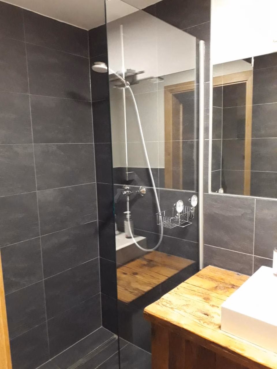 Apartment mit Balkon