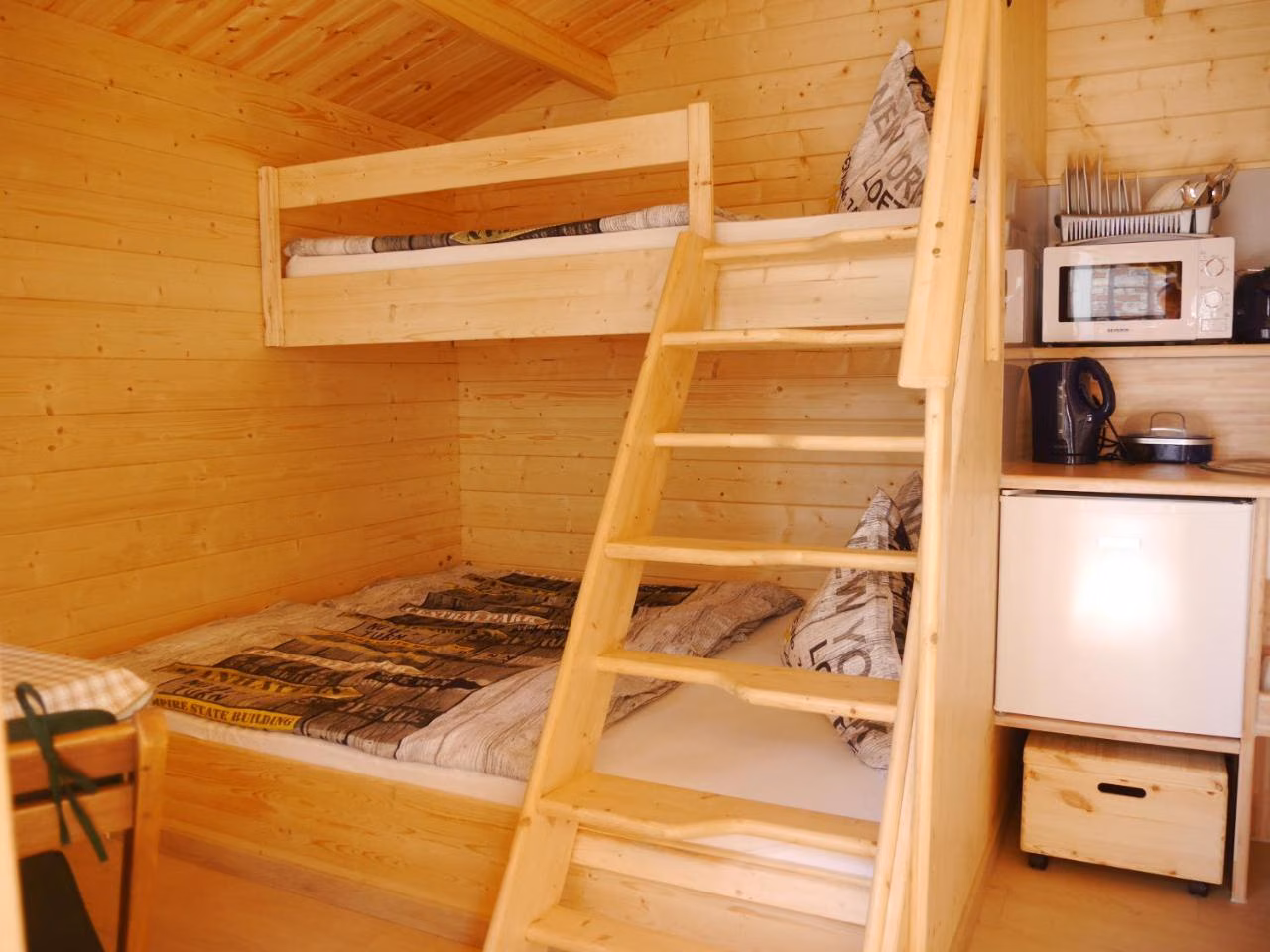 Dreibettzimmer mit Bad