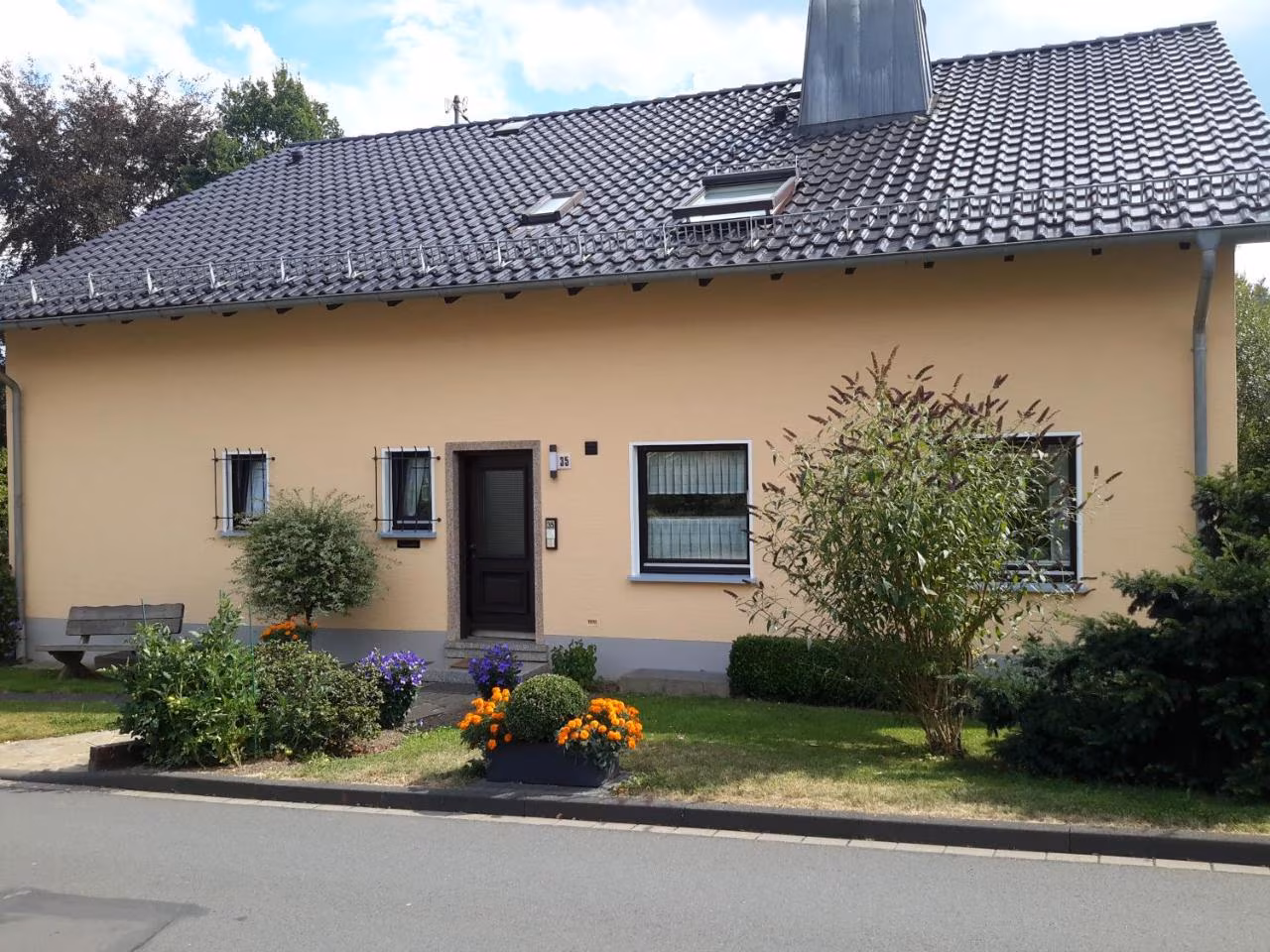 Apartment mit Balkon