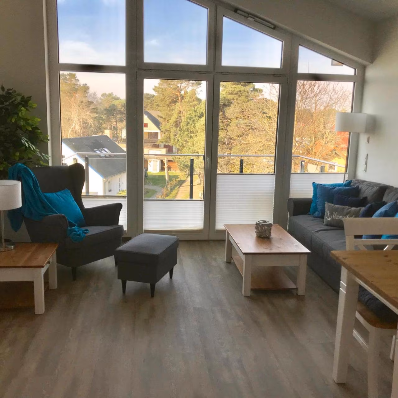 Apartment mit Balkon