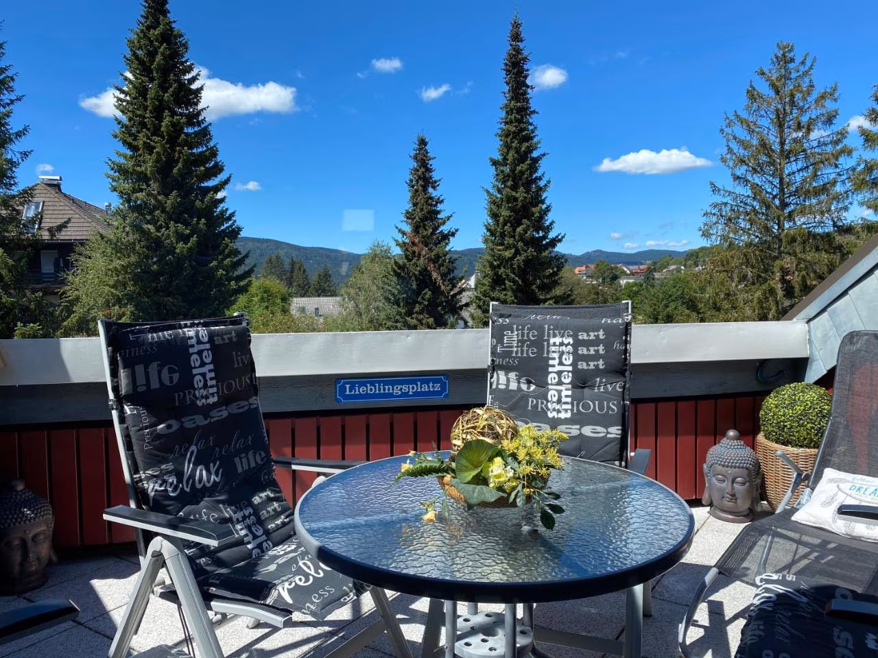 Apartment mit Balkon