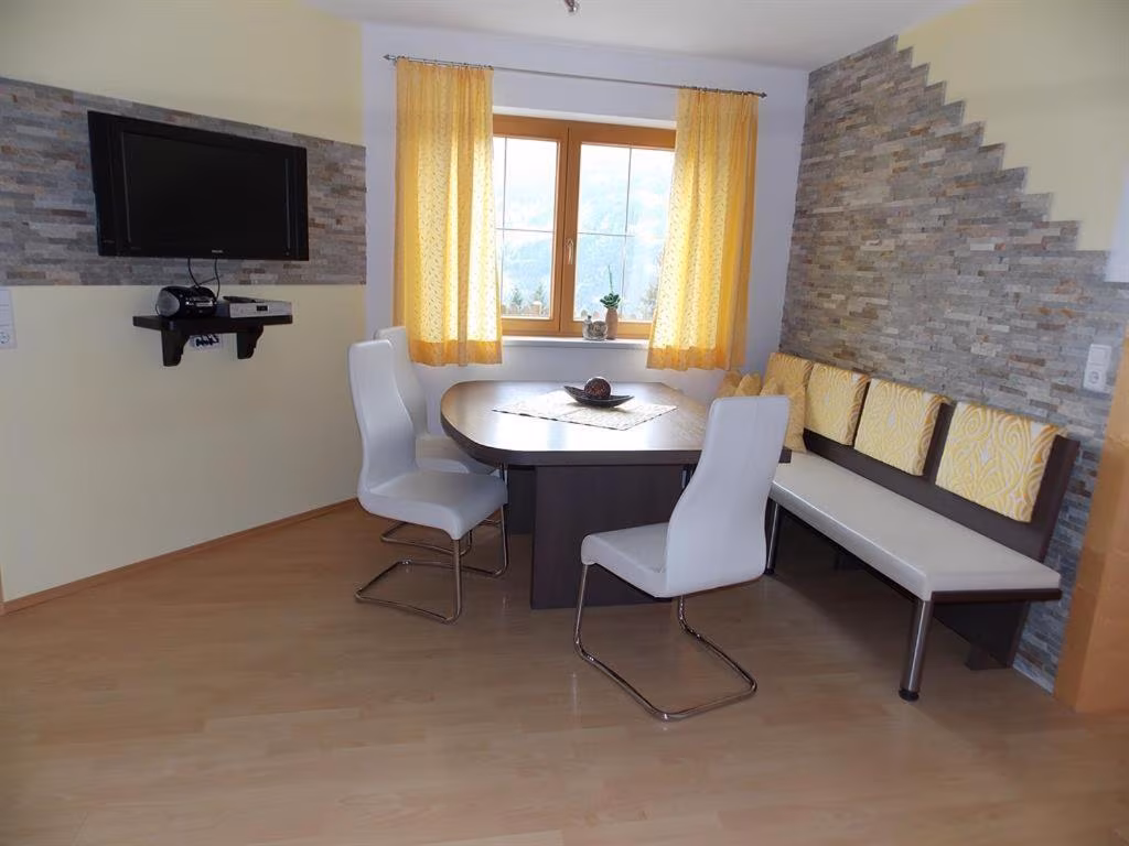 Apartment mit 2 Schlafzimmern und Dusche 