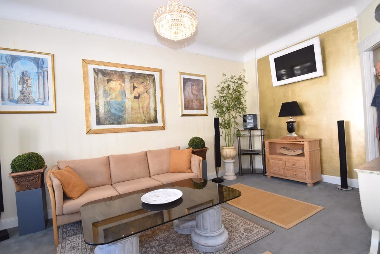 Apartment mit Balkon