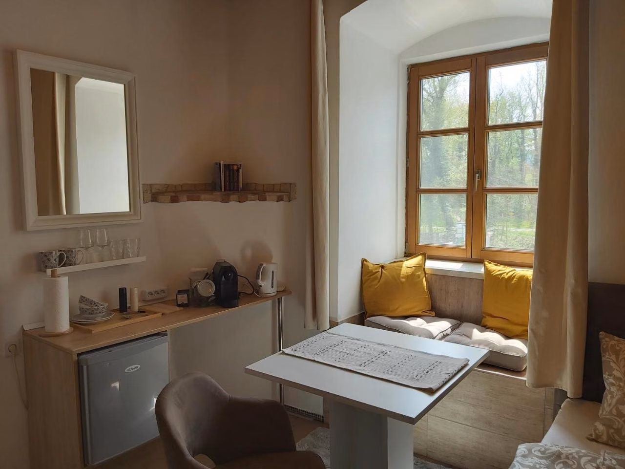Kleines Doppel-/Zweibettzimmer