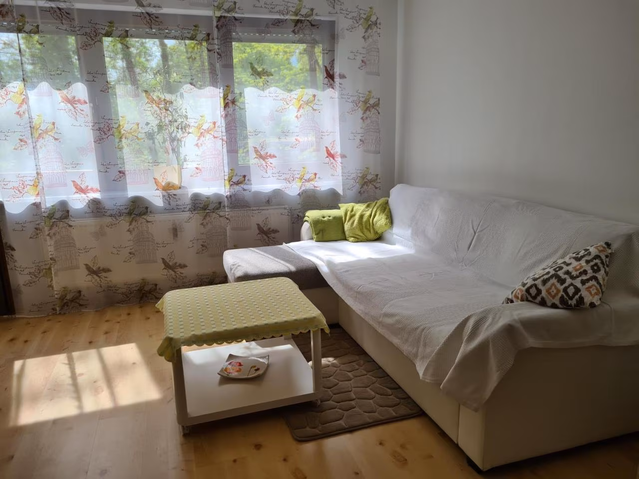 Apartment mit Balkon
