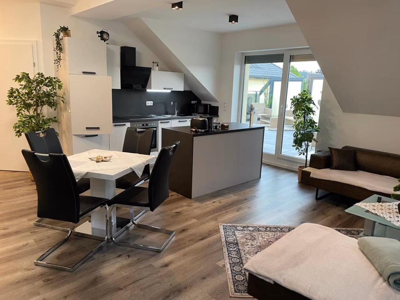 Apartment mit 2 Schlafzimmern mit Balkon und Terrasse