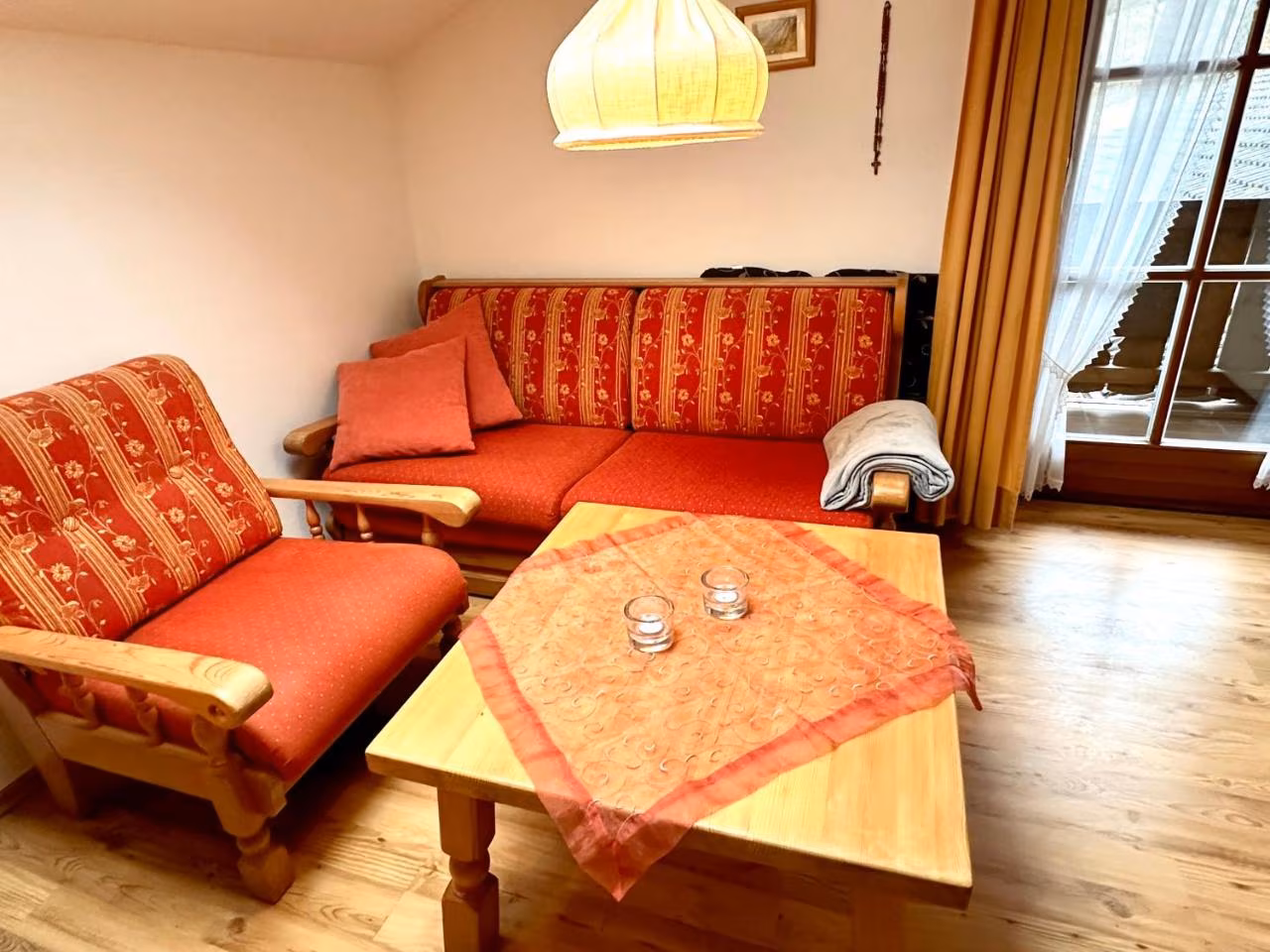 Apartment mit Balkon