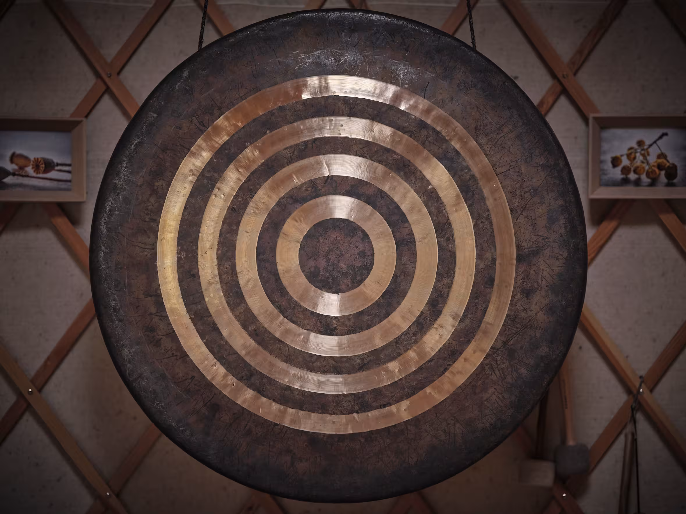 Ein Gong in der Yurte