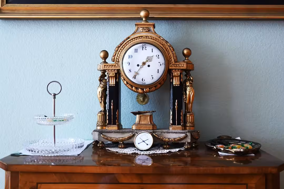 Historische Standuhr als Zeitzeuge - Führung Heimatwohnmuseum Freiburg buchen und entdecken