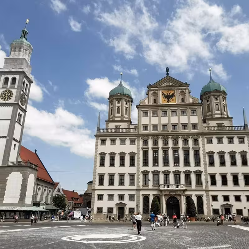 Rathaus und Perlachturm in Augsburg, wo der Krimi-Trail spielt