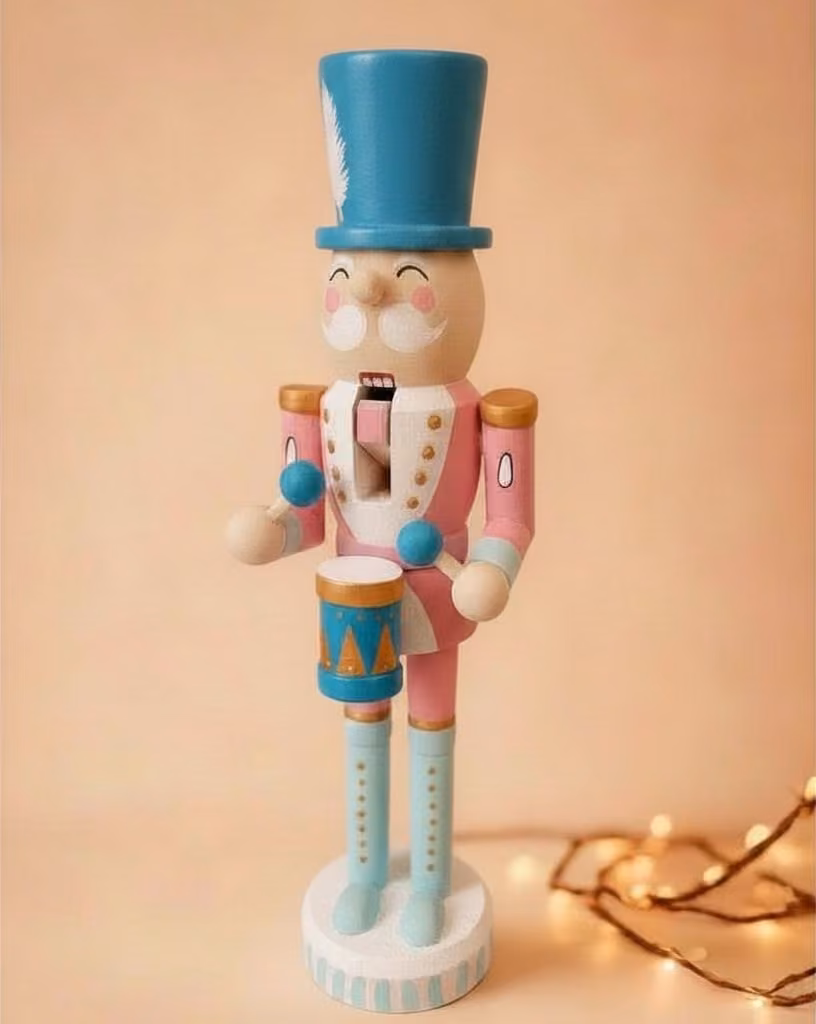 The Art of Painting: Nussknacker - Moxy Frankfurt East