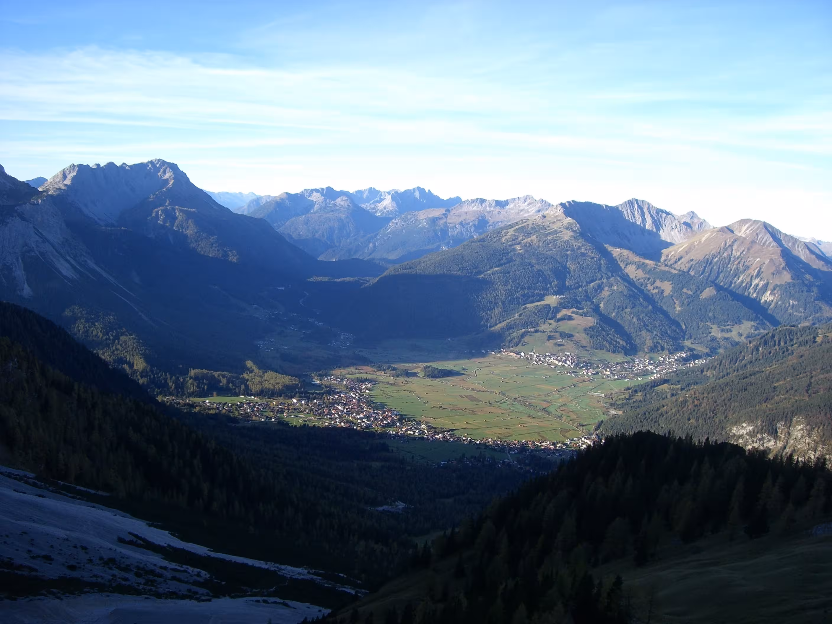 Ausblick von der Zugspitze ins Tal