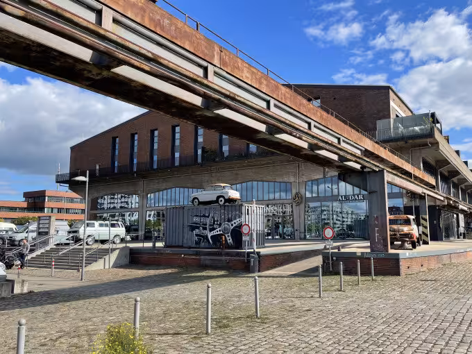Guided tour through the Überseestadt (for groups)