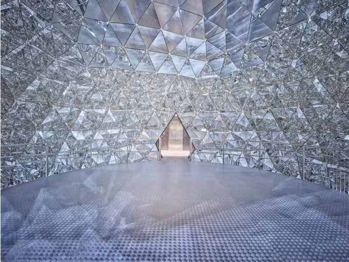 VIP-Experience: Exklusive Swarovski Manufaktur‑Tour & Swarovski Kristallwelten (6 Stunden, deutschsprachige Führung)