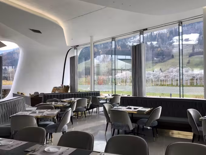 VIP-Experience: Exklusive Swarovski Manufaktur‑Tour & Swarovski Kristallwelten (6 Stunden, deutschsprachige Führung)