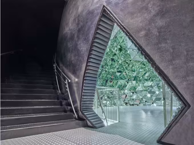 VIP-Experience: Exklusive Swarovski Manufaktur‑Tour & Swarovski Kristallwelten (6 Stunden, deutschsprachige Führung)