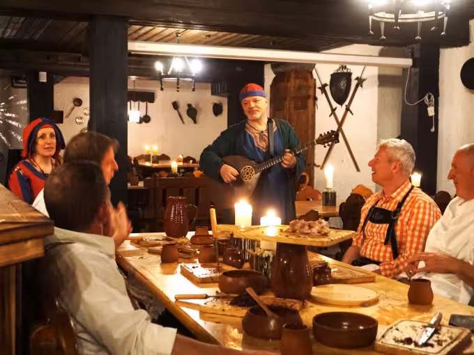 6 Gänge Ritteressen mit Live Musik - Dinner Show
