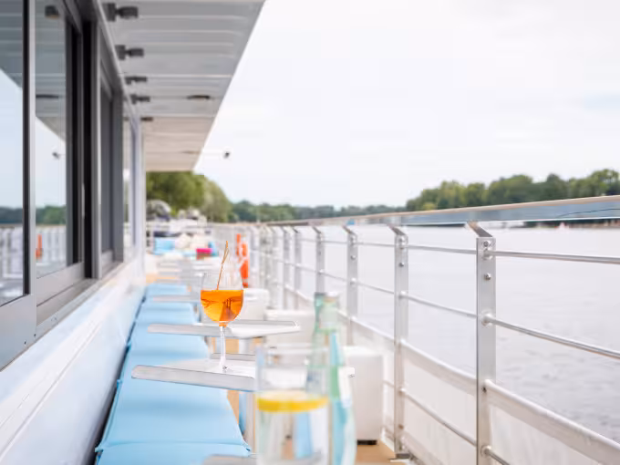 Berliner Highlight Tour mit Solarschiff | Abfahrt Märkisches Ufer 