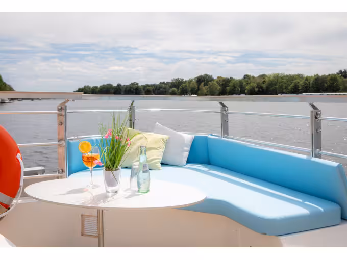 Berliner Highlight Tour mit Solarschiff | Abfahrt Märkisches Ufer 