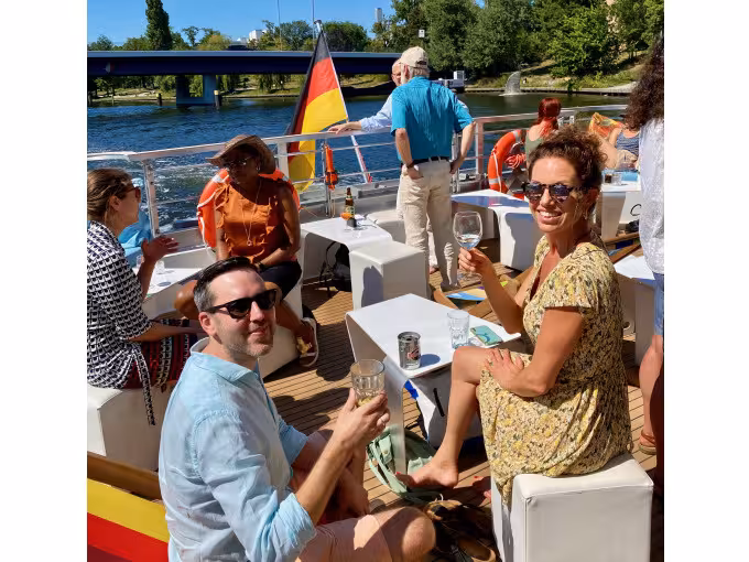 Berliner Highlight Tour mit Solarschiff | Abfahrt Märkisches Ufer 