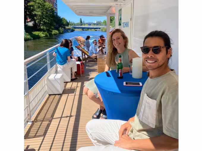 Berliner Highlight Tour mit Solarschiff | Abfahrt Märkisches Ufer 