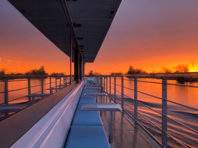 Berliner Highlight Tour mit Solarschiff | Abfahrt Märkisches Ufer 