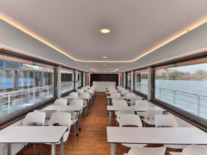 Berlin Ostwärts Tour mit Solarschiff – Spreefahrt durch Natur & Geschichte ab Oberbaumbrücke