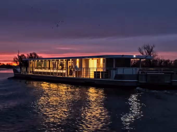 Berliner Highlight Tour mit Solarschiff | Abfahrt Märkisches Ufer 
