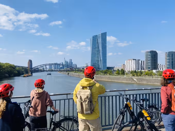 STADTFÜHRUNG PER FAHRRAD : RADTOUR DURCH FRANKFURT ZU APFELWEIN, ALTSTADT UND AKTIEN