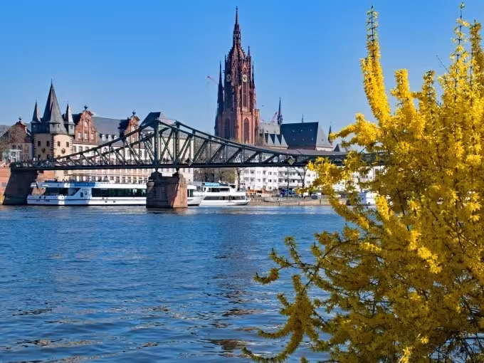 STADTFÜHRUNG PER FAHRRAD : RADTOUR DURCH FRANKFURT ZU APFELWEIN, ALTSTADT UND AKTIEN