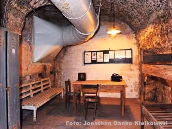 Kunstbunker - Unzerstört im Krieg (in deutsch)