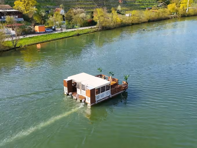 Exklusives Floßboot "Flipper"
