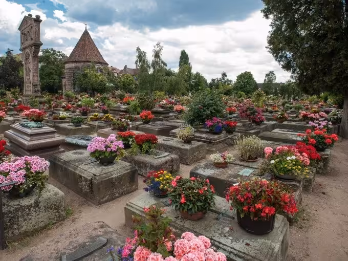 Der St. Johannisfriedhof und die Hesperidengärten