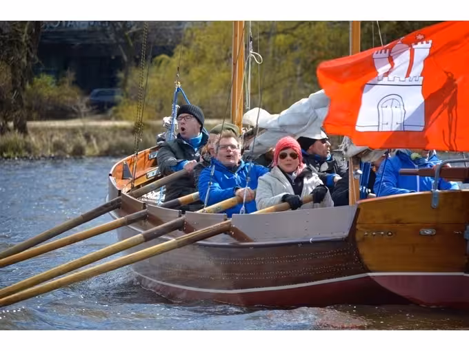 Segeltörn mit Zweimast-Segelkutter auf der Hamburger Alster