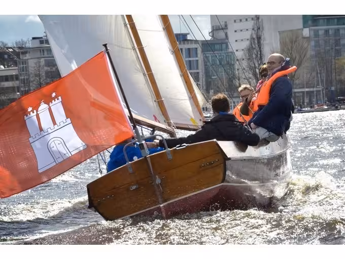 Segeltörn mit Zweimast-Segelkutter auf der Hamburger Alster