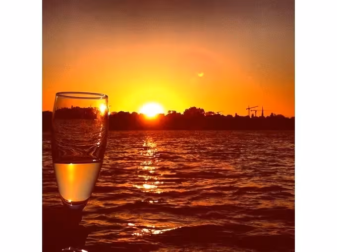 Traumhafter Sundowner-Törn mit Zweimast-Segelkutter auf der Hamburger Alster