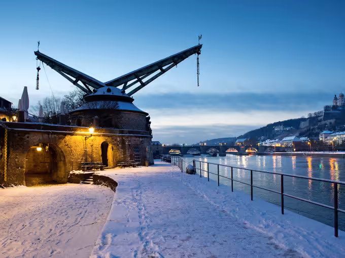 Romantic Christmas Moments in Rothenburg ob der Tauber & Würzburg