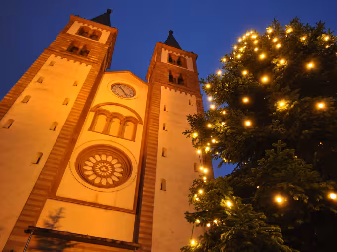 Romantic Christmas Moments in Rothenburg ob der Tauber & Würzburg