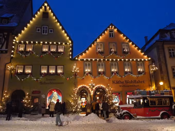 Romantic Christmas Moments in Rothenburg ob der Tauber & Würzburg