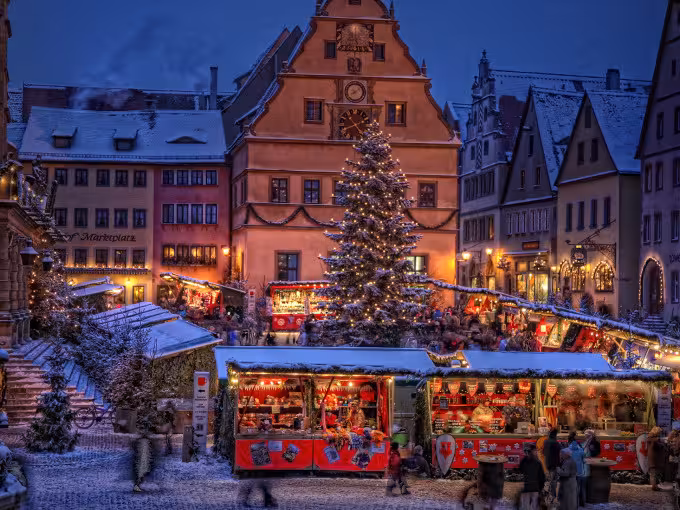 Romantic Christmas Moments in Rothenburg ob der Tauber & Würzburg
