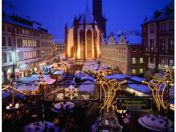 Romantic Christmas Moments in Rothenburg ob der Tauber & Würzburg
