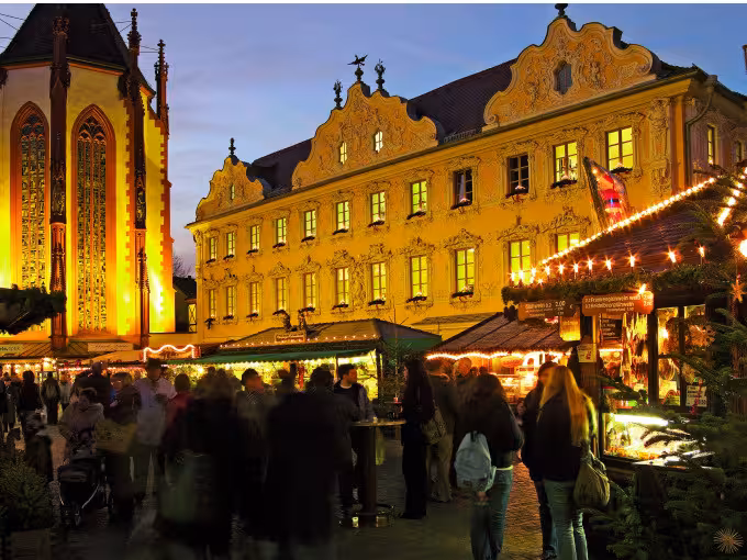 Romantic Christmas Moments in Rothenburg ob der Tauber & Würzburg