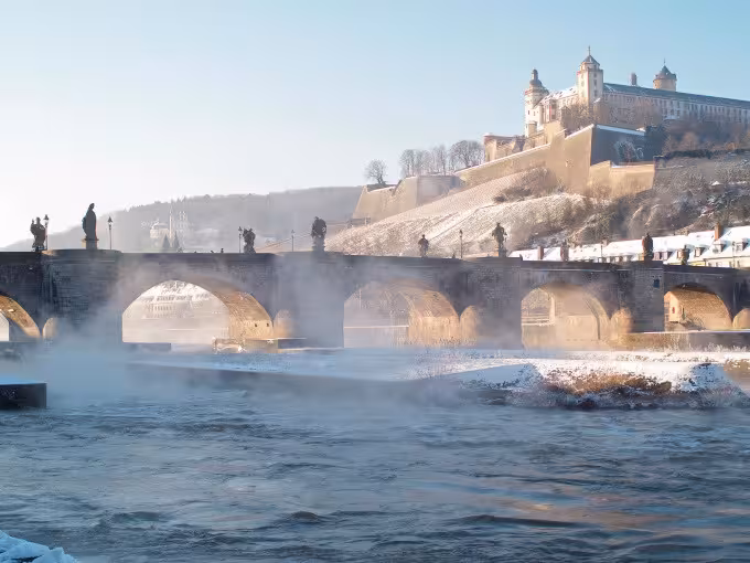 Romantic Christmas Moments in Rothenburg ob der Tauber & Würzburg