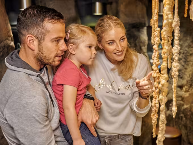 Familienführung im Schaubergwerk Feengrotten + optional Abenteuerwald Feenweltchen