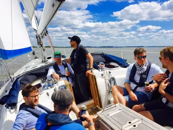 Segeltörn ''Richtung Nordsee'' - emissionslos, nachhaltig, authentisch! Ab/an WEDEL. 