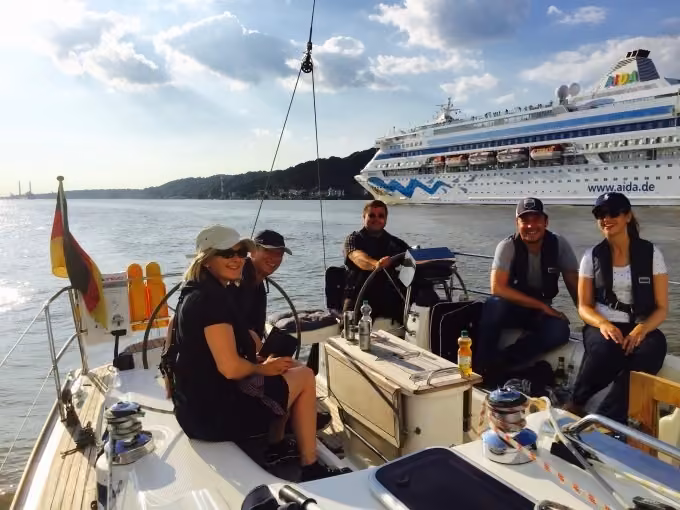 Segeltörn ''Vor die Tore Hamburgs'' - emissionslos, nachhaltig, authentisch! Ab/an WEDEL. 