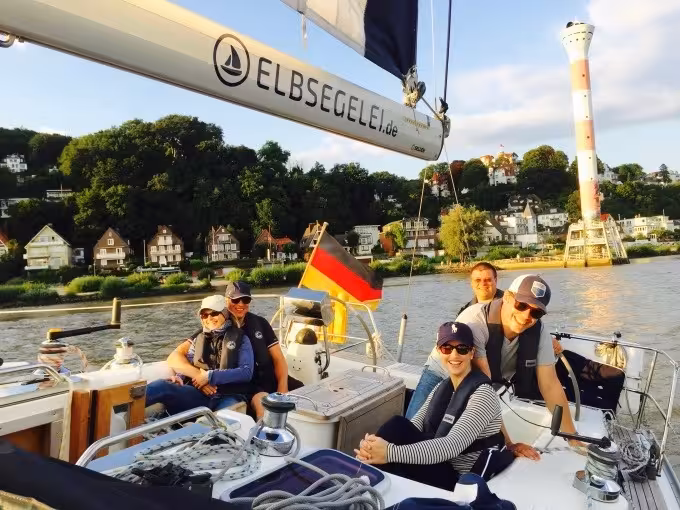 Segeltörn ''Blankenese'' - emissionslos, nachhaltig, authentisch! Ab/an HAMBURG. 