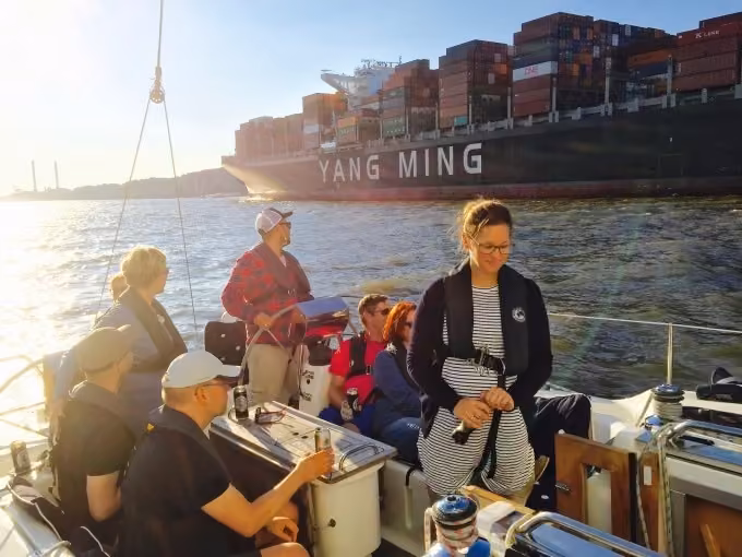 Segeltörn ''Vor die Tore Hamburgs'' - emissionslos, nachhaltig, authentisch! Ab/an WEDEL. 